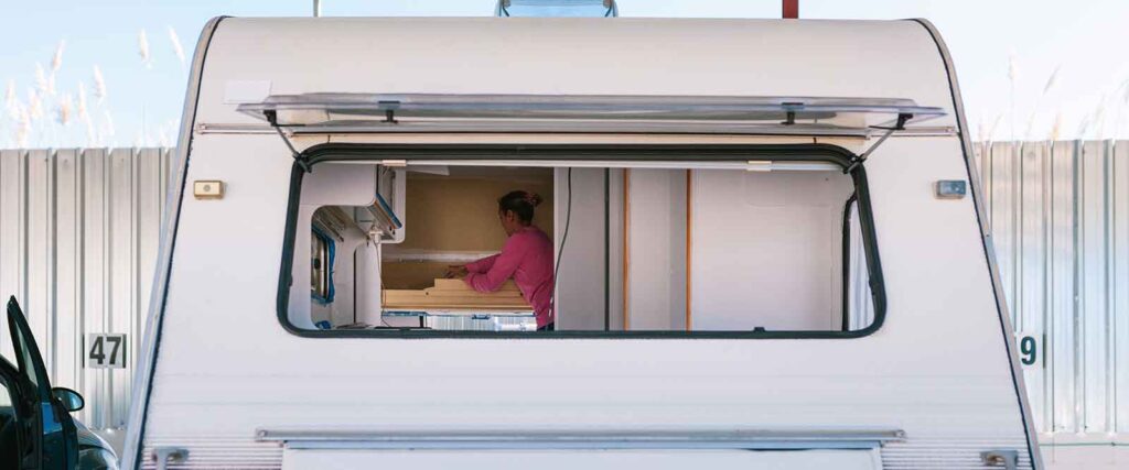 Wohnwagen außen pflegen