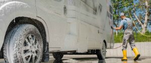 Wohnmobil Außenpflege im Hochsommer – sauber bleiben trotz Hitze, Staub und Pollen